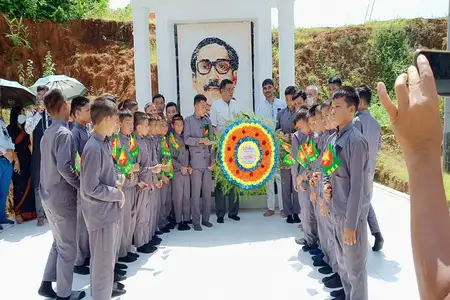 বিভিন্ন জাতীয় অনুষ্ঠান পালন করা